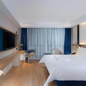 Light Double Room without Window